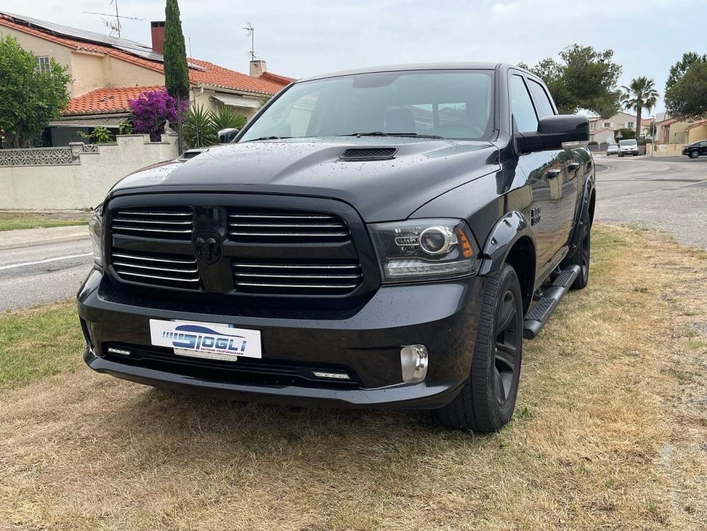 Dodge noir
